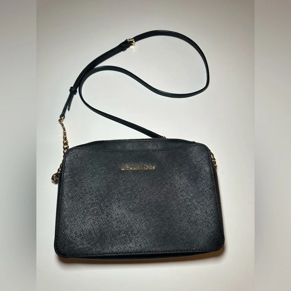 Michael Kors Jet Set Item Crossbody Leather Bag